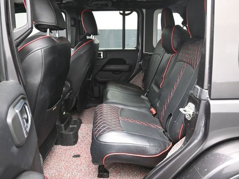 Used 2018 Jeep Wrangler Unlimited Rubicon image 2