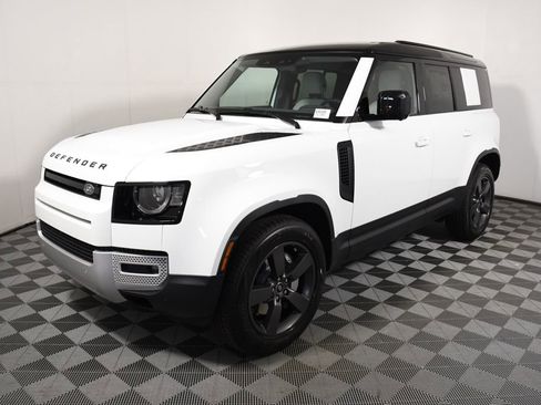Used 2025 Land Rover Defender 110 S image 1