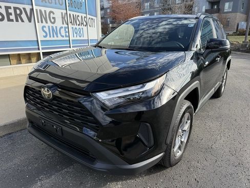 Used 2025 Toyota RAV4 XLE image 9