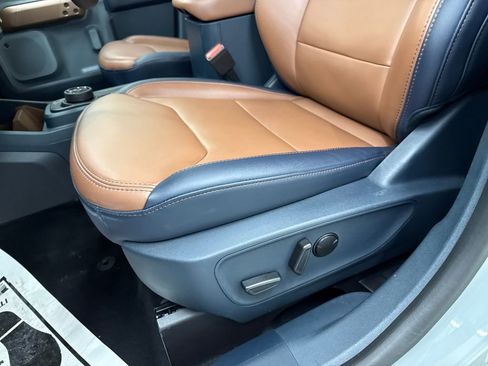 Used 2023 Ford Maverick Lariat w/ Lariat Luxury Package image 12