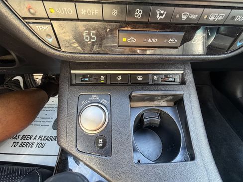 Used 2013 Lexus ES 350 w/ Luxury Pkg FWD image 22