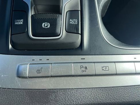 Certified 2024 Kia Carnival LX image 24