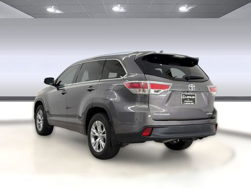 Used 2015 Toyota Highlander XLE AWD/4WD image 3