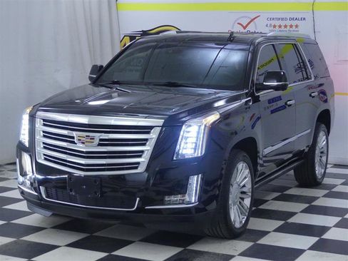 Used 2017 Cadillac Escalade Platinum AWD/4WD image 3