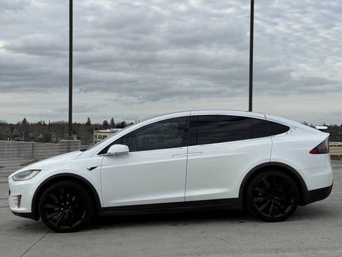 Used 2017 Tesla Model X 90D image 28