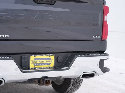 Used 2022 Chevrolet Silverado 1500 LTZ w/ LTZ Premium Package image 11