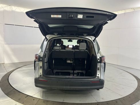 Used 2024 Toyota Sienna XLE image 13