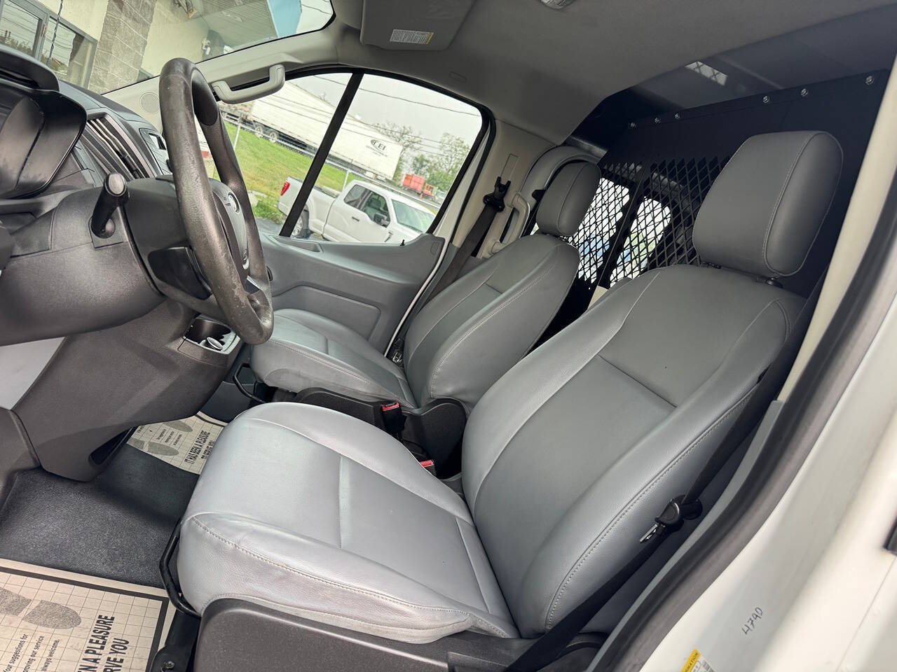 Used 2018 Ford Transit 250 130 Low Roof RWD image 8