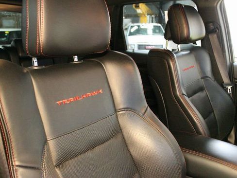 Used 2019 Jeep Grand Cherokee Trailhawk w/ Trailhawk Luxury Group image 11