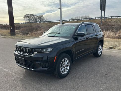 Used 2023 Jeep Grand Cherokee Laredo w/ Luxury Tech Group I image 7