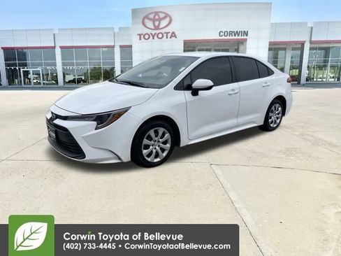 Used 2025 Toyota Corolla LE image 7