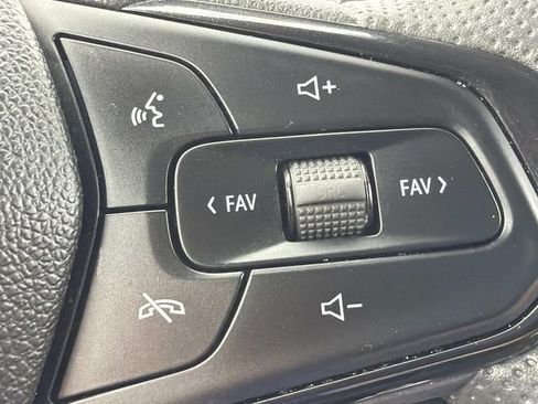 Used 2025 Chevrolet Trax LS FWD image 23