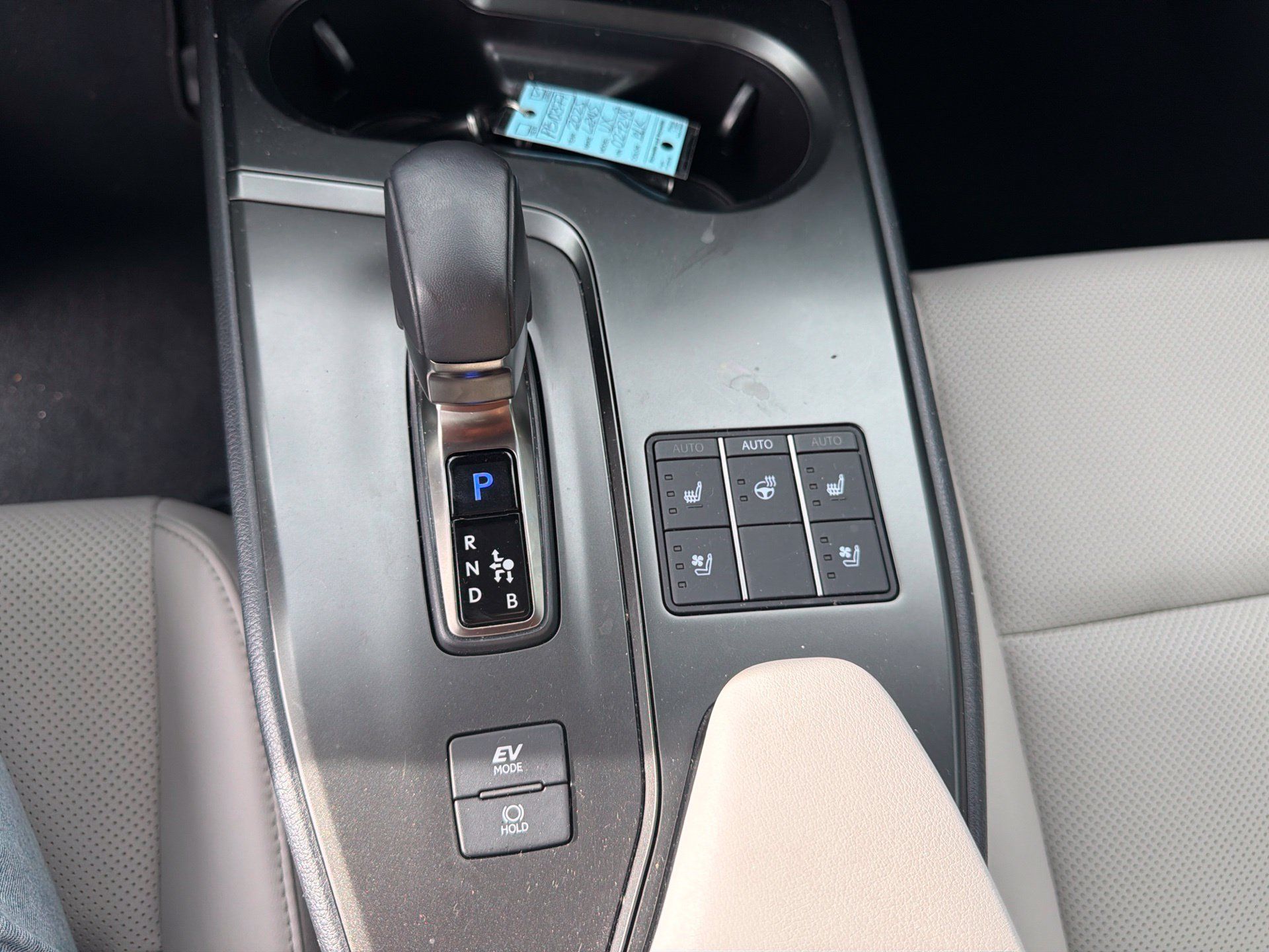 Used 2025 Lexus UX 300h FWD w/ Accessory Package (Z1) image 21