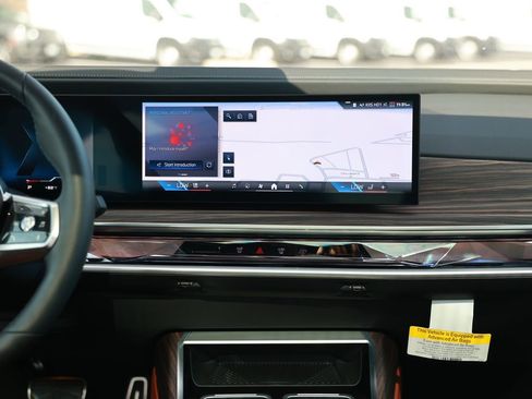 Used 2025 BMW i7 M70 w/ Executive Package image 26