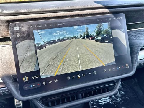 Used 2023 Rivian R1S Launch Edition AWD/4WD image 26
