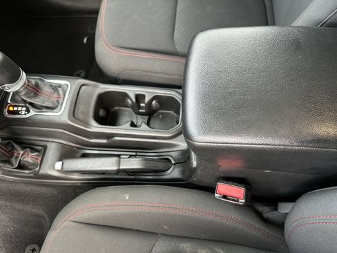 Used 2023 Jeep Gladiator Rubicon w/ Cold Weather Group AWD/4WD image 22