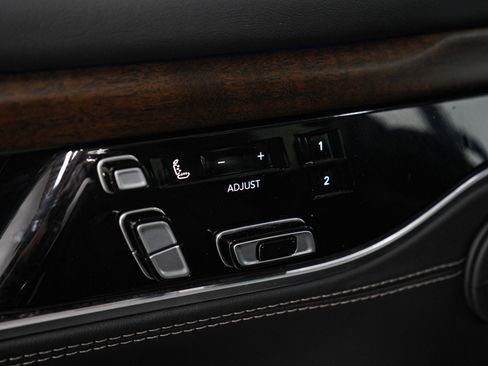 Used 2022 Jeep Grand Wagoneer Series II AWD/4WD image 25