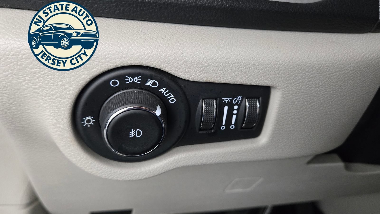 Used 2024 Chrysler Pacifica Limited FWD image 29