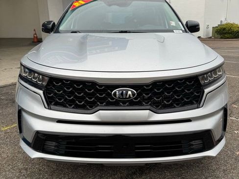 Used 2021 Kia Sorento EX image 2