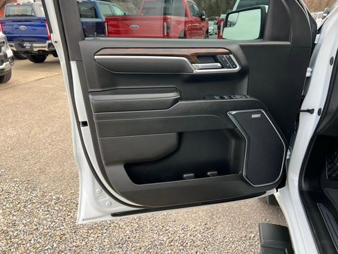 Used 2025 GMC Sierra 1500 SLT w/ SLT Convenience Package image 11