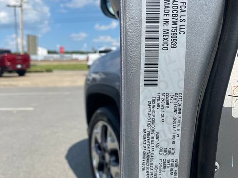 Used 2021 Jeep Compass Limited AWD/4WD image 38