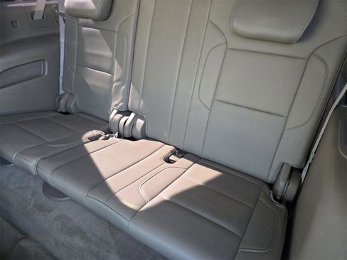 Used 2015 Chevrolet Suburban LT w/ Luxury Package image 28