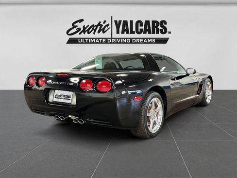 Used 2004 Chevrolet Corvette Coupe w/ Preferred Equipment Group RWD image 5