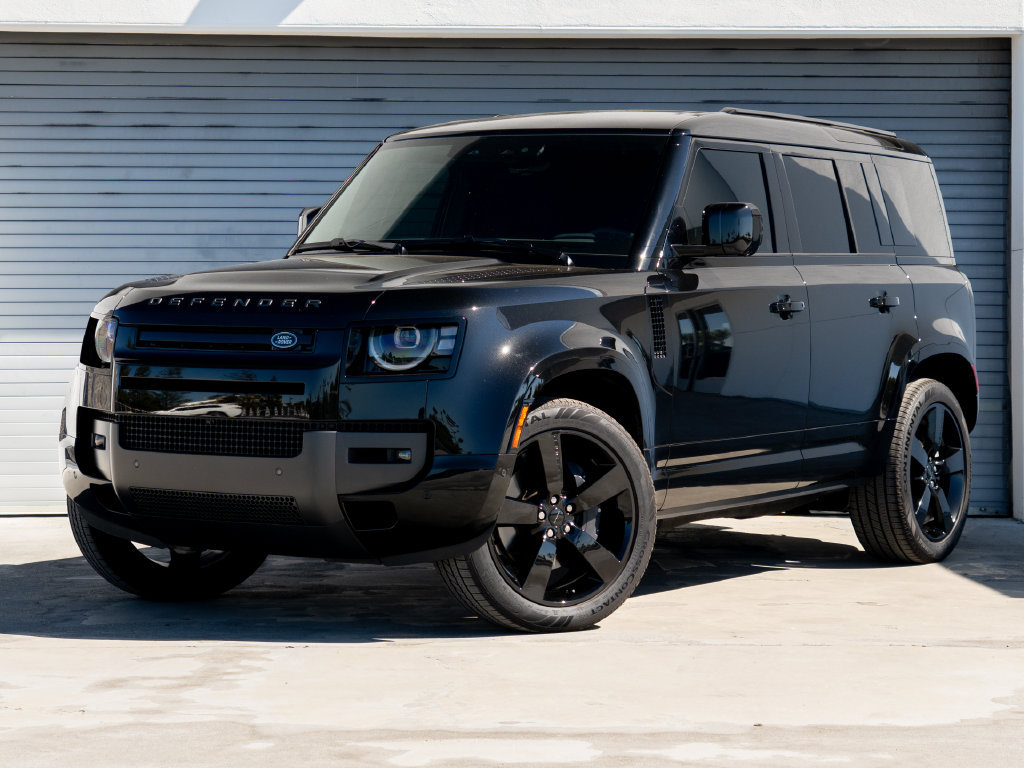 Used 2026 Land Rover Defender 110 X-Dynamic SE AWD/4WD image 1