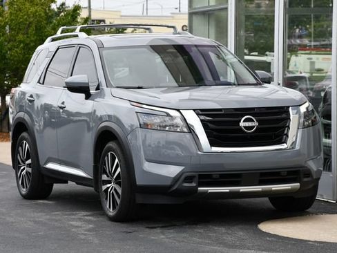 Used 2025 Nissan Pathfinder Platinum AWD/4WD image 6
