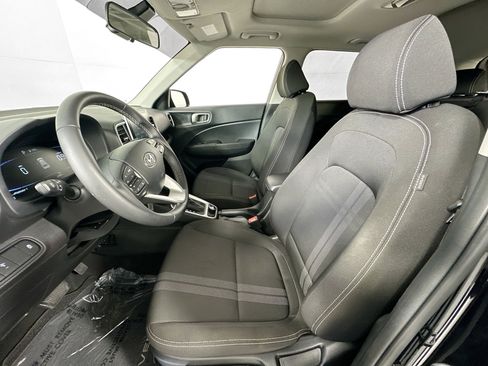 Used 2023 Hyundai Venue SEL FWD image 19