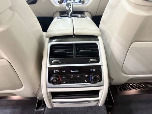 Used 2021 BMW 750i xDrive w/ Executive Package image 32