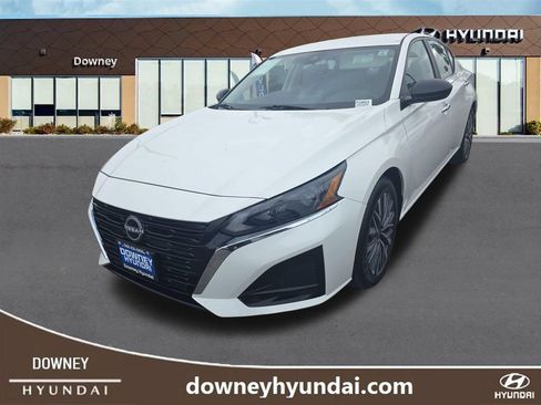 Used 2025 Nissan Altima 2.5 SV FWD image 1
