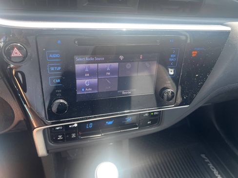 Used 2018 Toyota Corolla LE FWD image 13