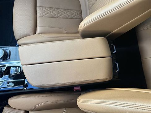 Used 2023 BMW 530e w/ M Sport Package image 24