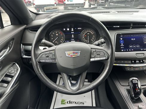 Used 2023 Cadillac XT4 Premium Luxury image 14