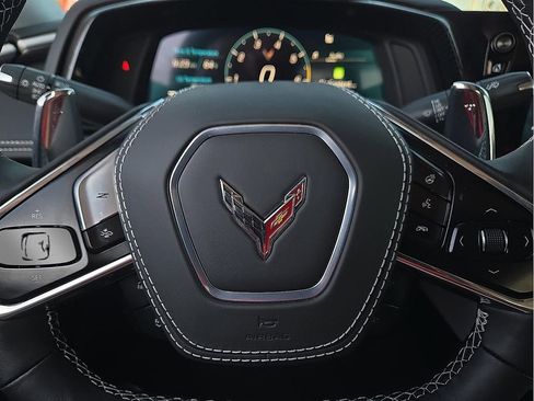 Used 2025 Chevrolet Corvette Stingray Premium Cpe w/ Z51 Performance Package image 19