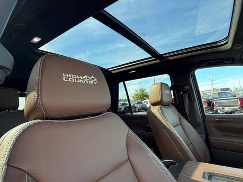 Used 2022 Chevrolet Tahoe High Country AWD/4WD image 46