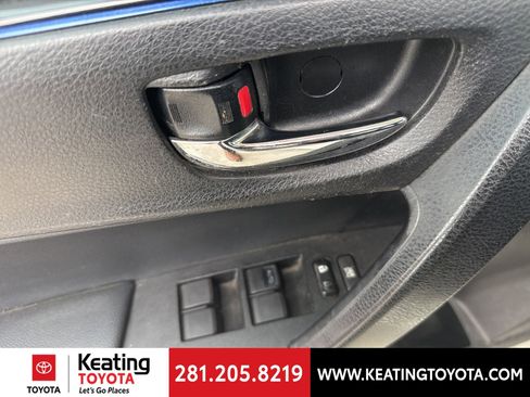 Used 2018 Toyota Corolla XSE image 10