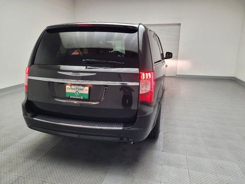 Used 2015 Chrysler Town & Country Touring w/ Driver Convenience Group FWD image 7