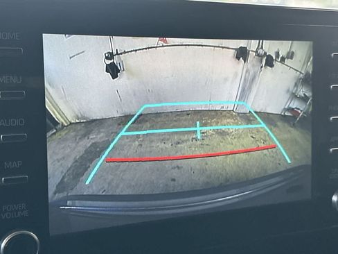 Used 2020 Toyota Corolla LE FWD image 19