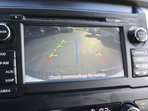 Used 2017 Nissan Titan SL image 28