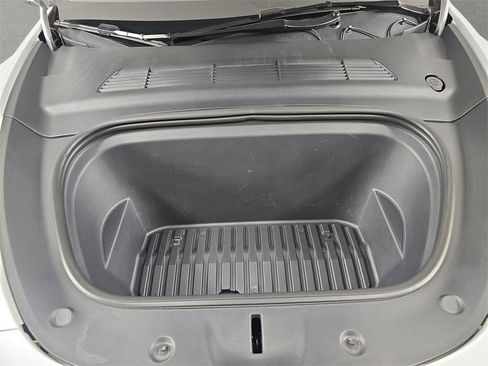 Used 2023 Tesla Model Y Long Range image 33