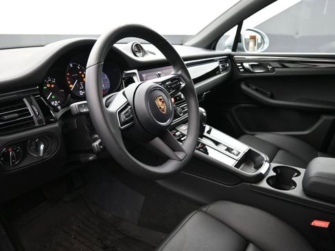 New 2026 Porsche Macan image 4
