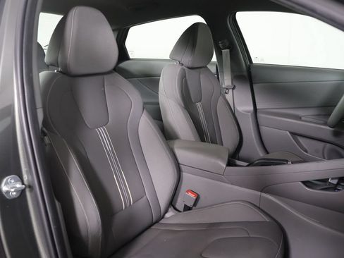 Used 2024 Hyundai Elantra SEL FWD image 25