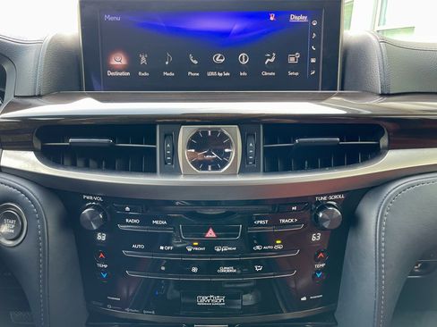 Used 2019 Lexus LX 570 4WD w/ Luxury Package image 19