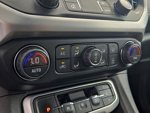 Used 2021 GMC Acadia SLT AWD/4WD image 16