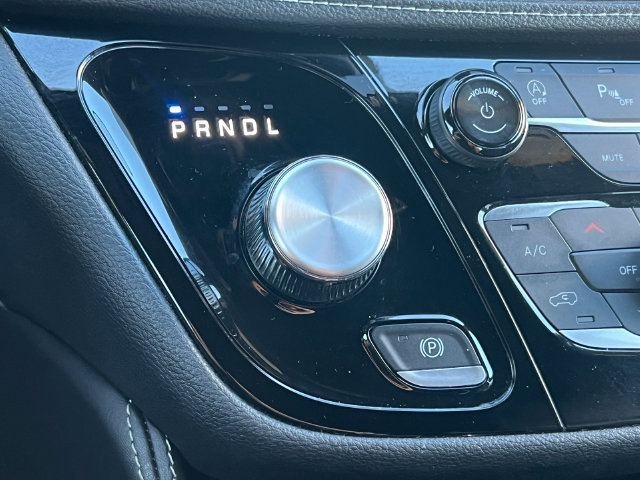 Used 2025 Chrysler Pacifica Limited FWD image 32
