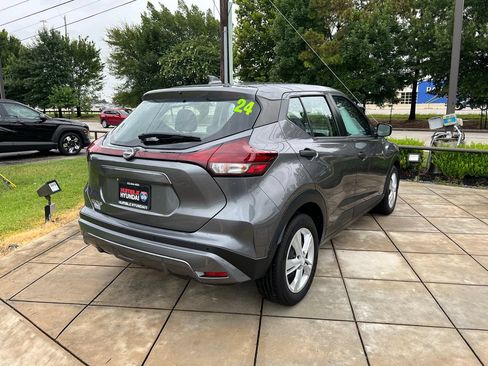 Used 2024 Nissan Kicks S FWD image 11