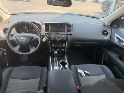 Used 2017 Nissan Pathfinder SV FWD image 10