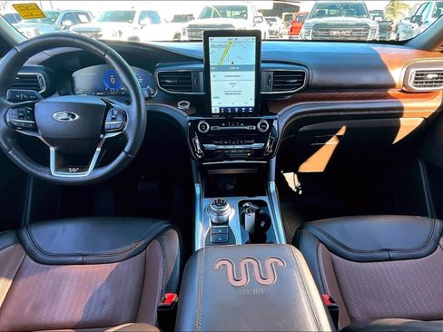 Used 2022 Ford Explorer King Ranch w/ Premium Technology Package image 15